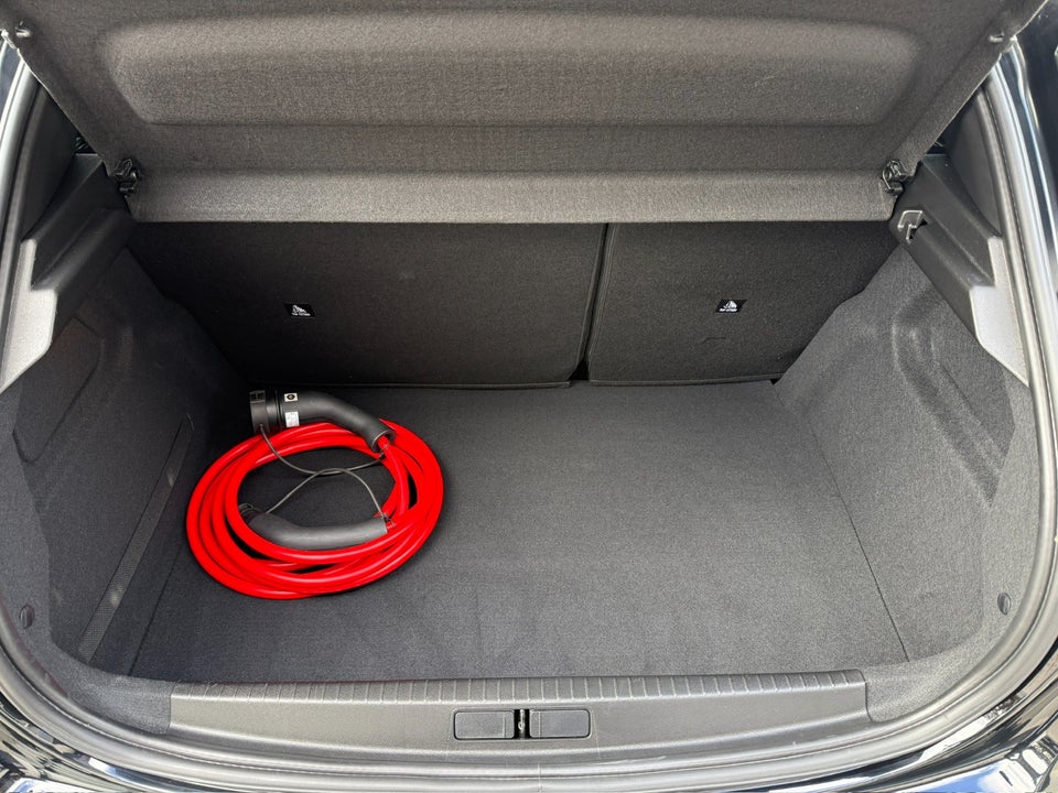 Peugeot e-208 50 GT 5d