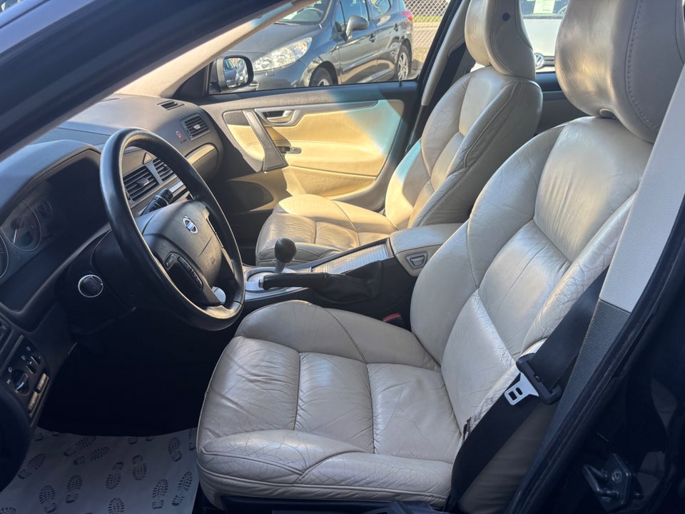 Volvo V70 2,4 140 Momentum 5d
