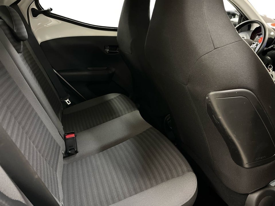 Toyota Aygo 1,0 VVT-i x-plore 5d