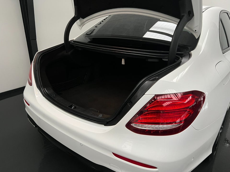 Mercedes E300 2,0 AMG Line aut. 4d