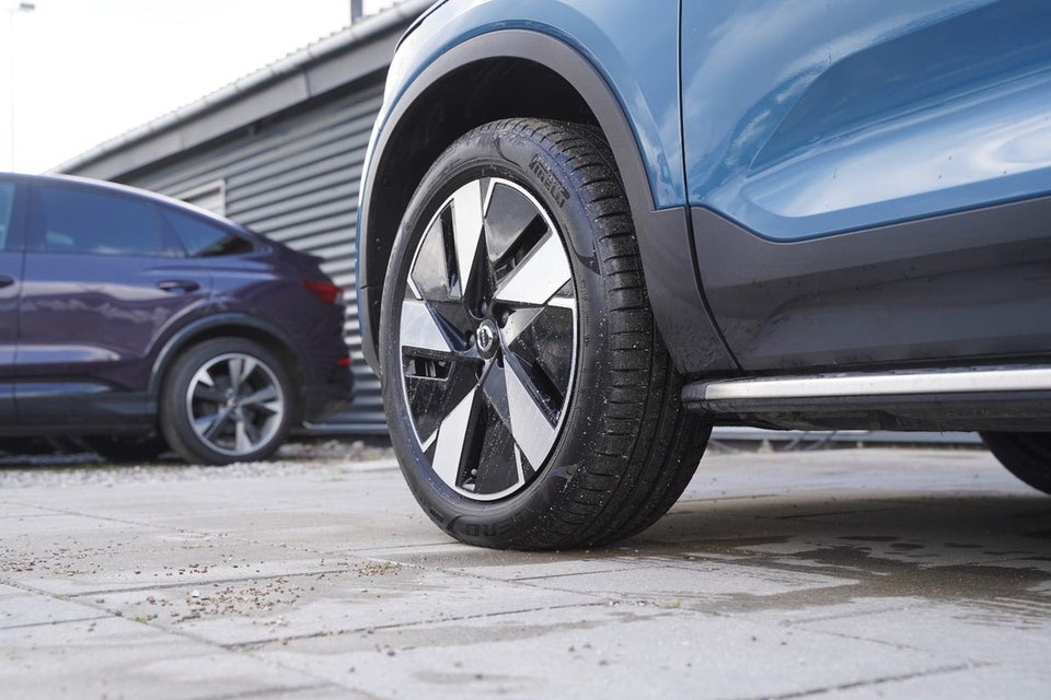 Volvo EX40 Twin Performance Plus 5d