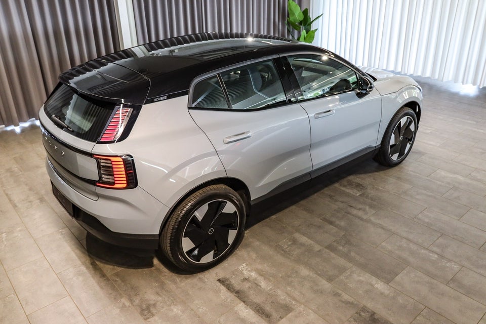 Volvo EX30 Extended Range Plus 5d