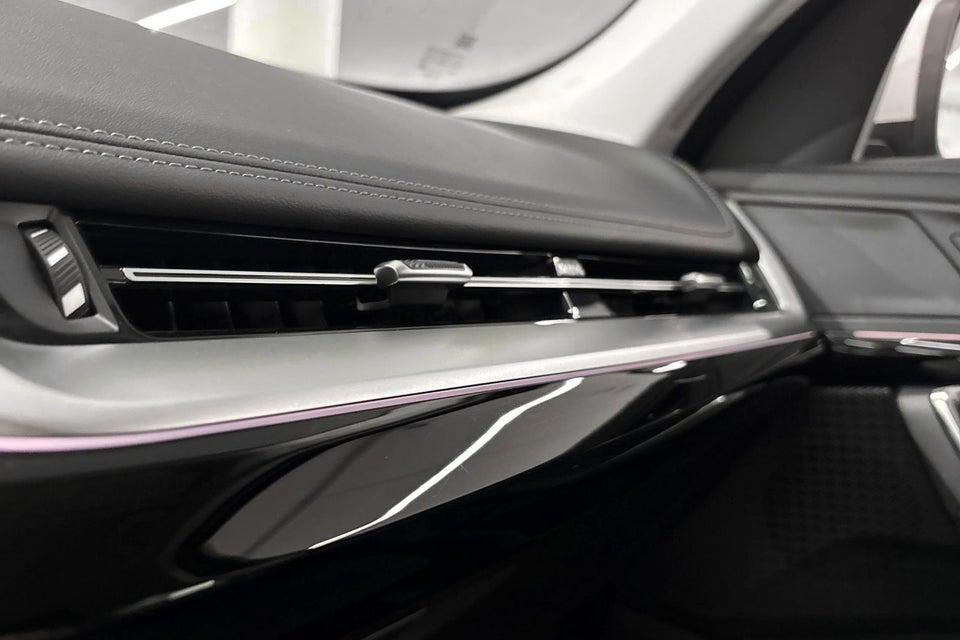 BMW iX1 eDrive20 X-Line 5d
