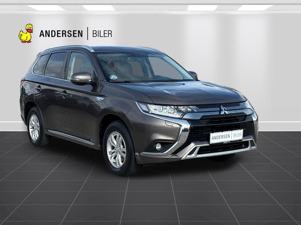 Mitsubishi Outlander 2,4 PHEV Invite CVT 4WD 5d