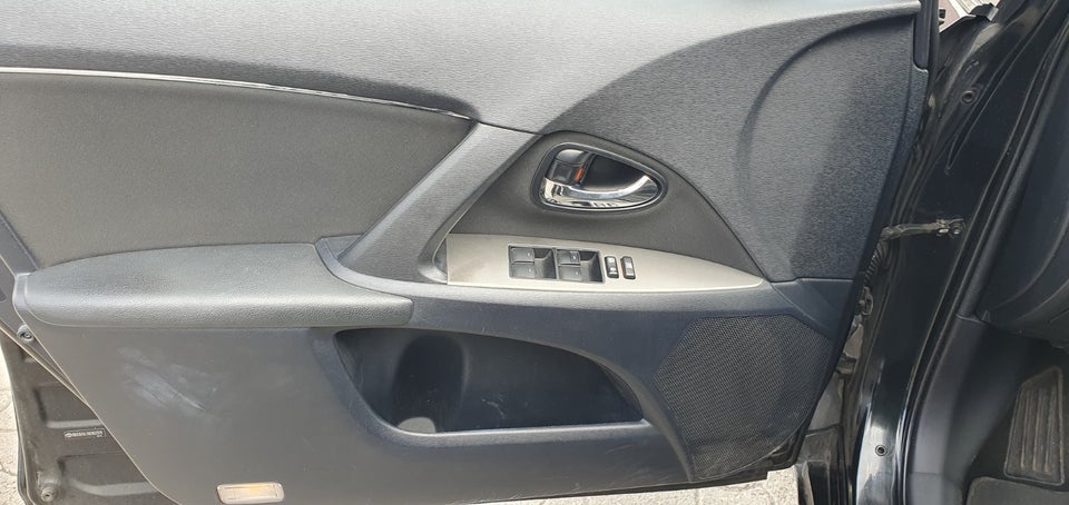 Toyota Avensis 2,0 D-4D T2 stc. 5d