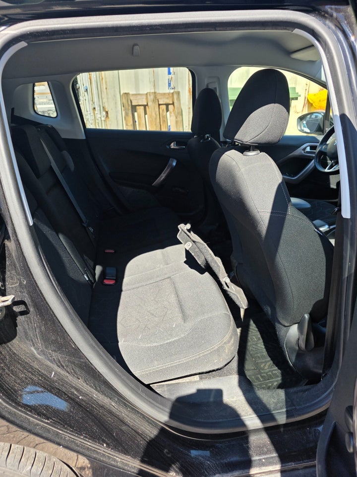 Peugeot 2008 1,2 e-THP 110 Active 5d