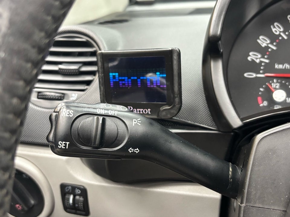 VW New Beetle 2,0 Cabriolet aut. 2d