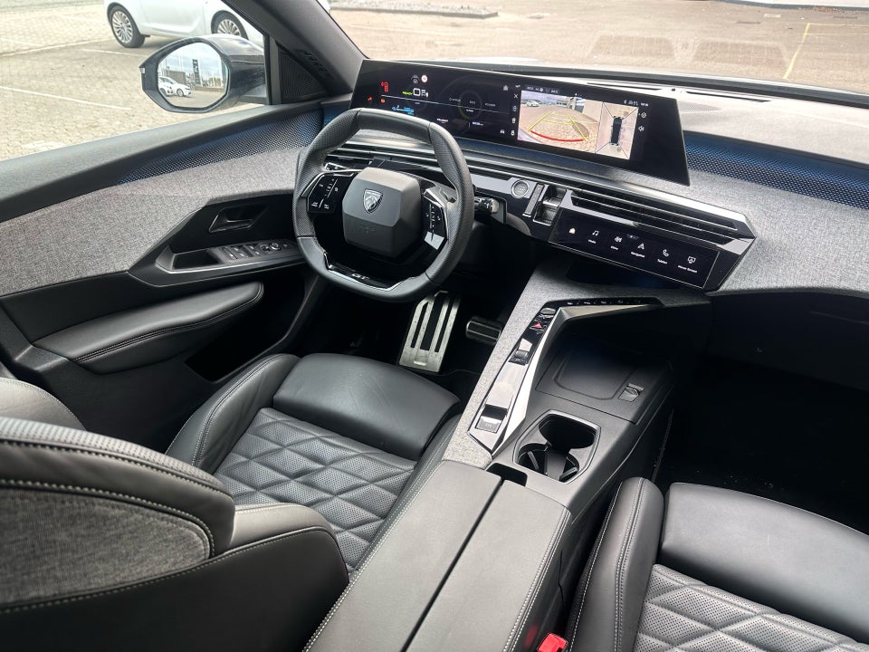 Peugeot e-3008 77 GT Pack 5d
