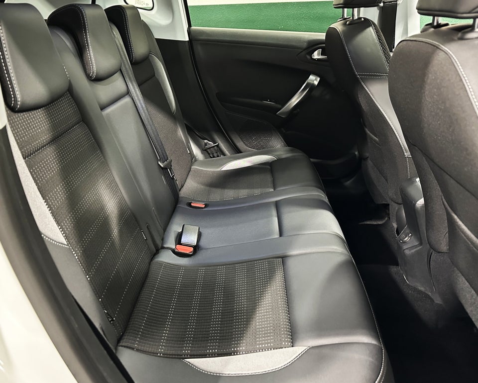 Peugeot 2008 1,2 e-THP 110 Allure Sky 5d