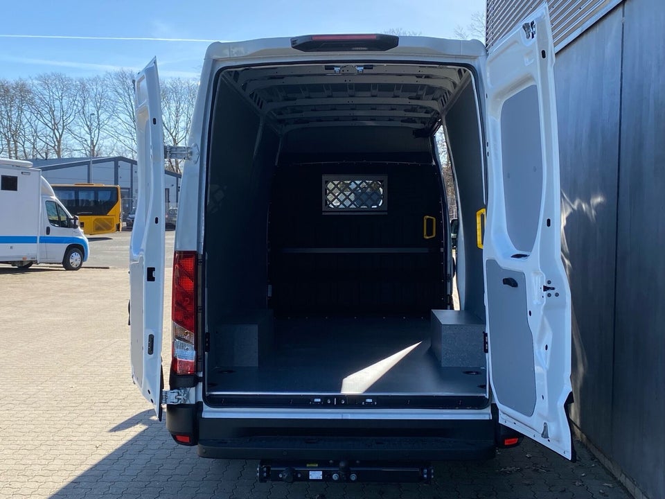 Iveco Daily 3,0 35S18 12m³ Van AG8