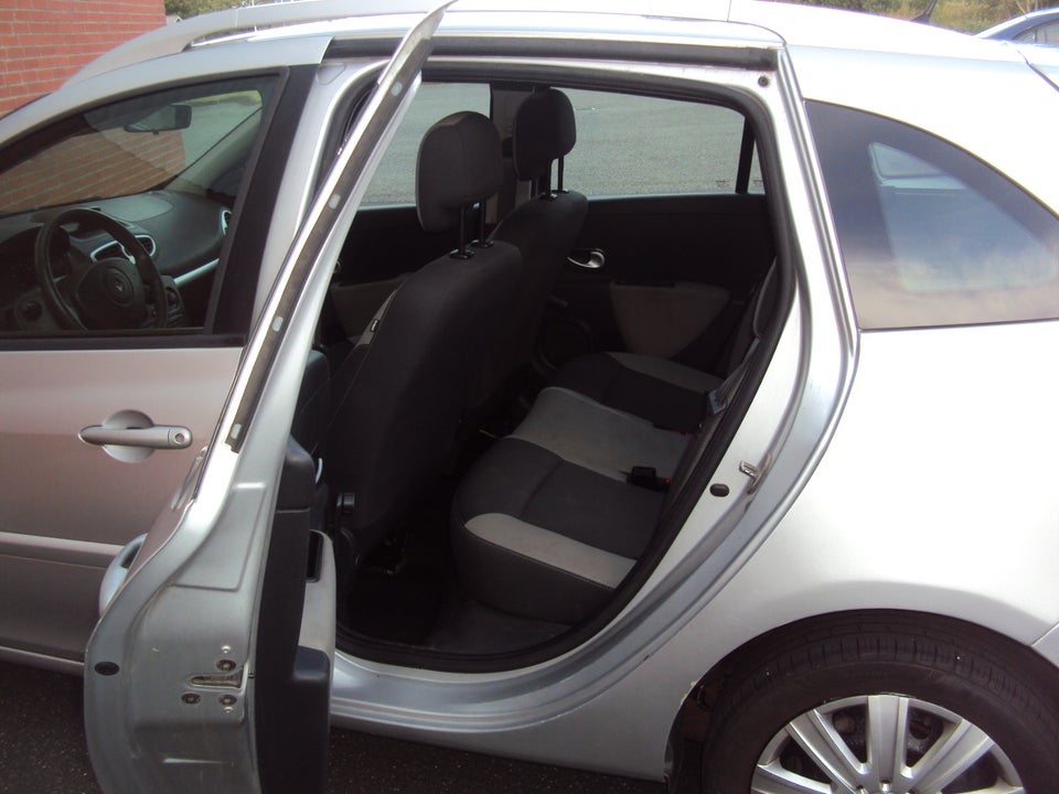 Renault Clio III 1,2 16V Expression Sport Tourer 5d