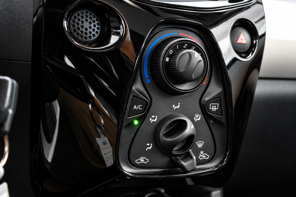 Toyota Aygo 1,0 VVT-i x-wave Sky 5d
