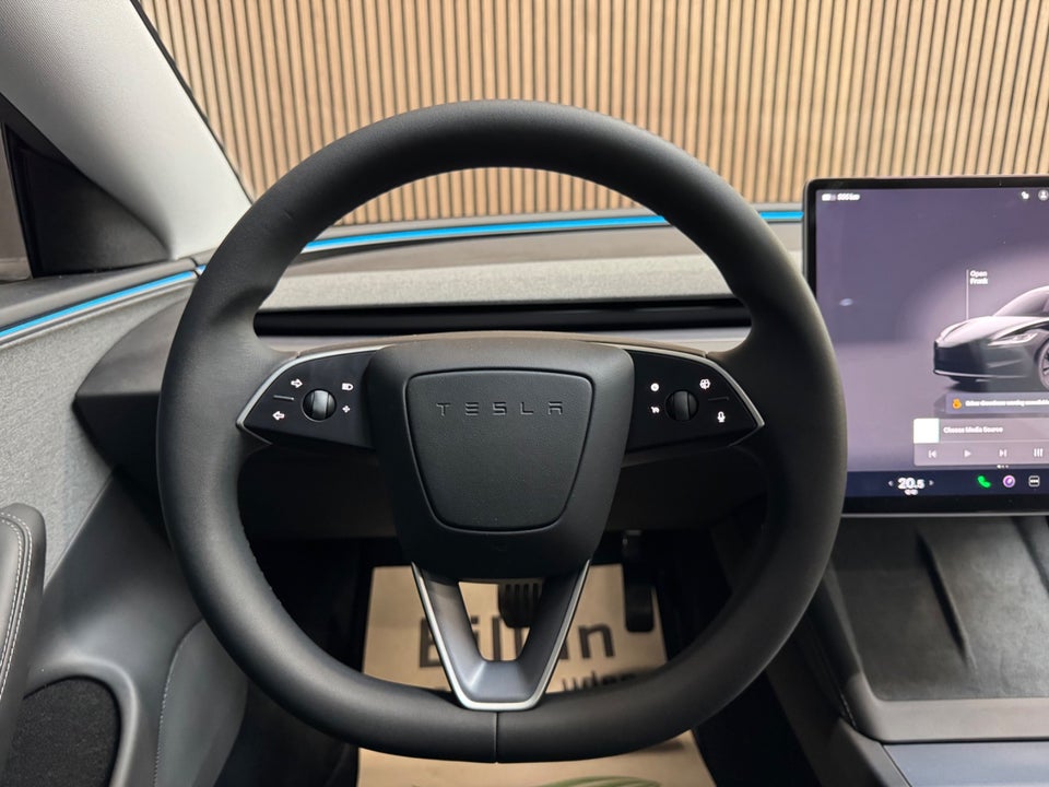 Tesla Model 3 Long Range RWD 4d