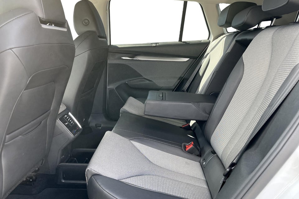 Skoda Enyaq 60 iV Loft 5d