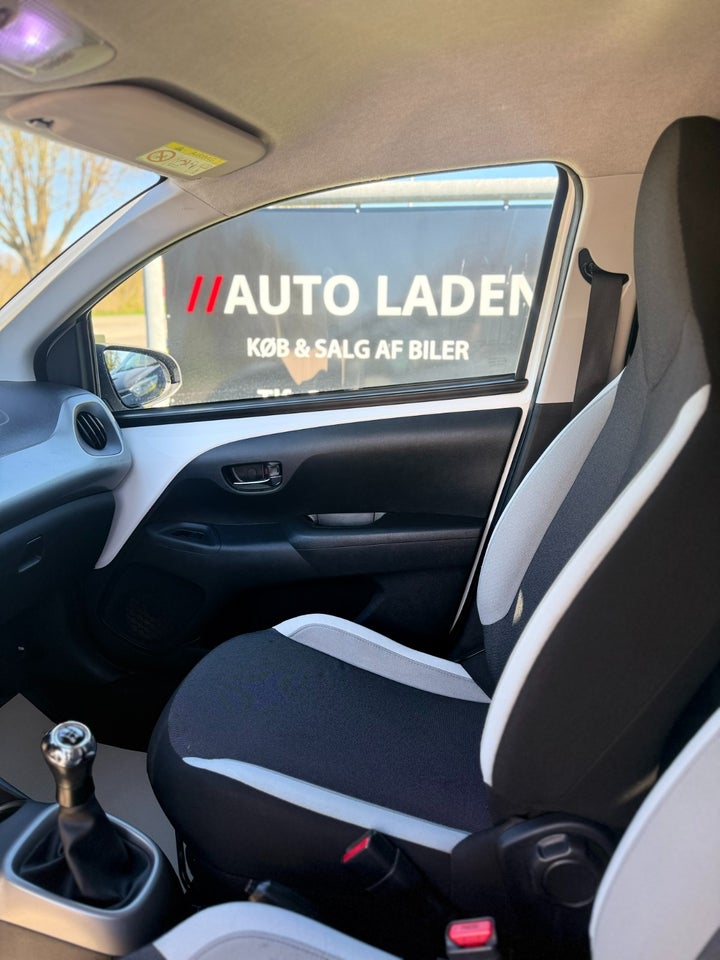 Toyota Aygo 1,0 VVT-i x-black 5d