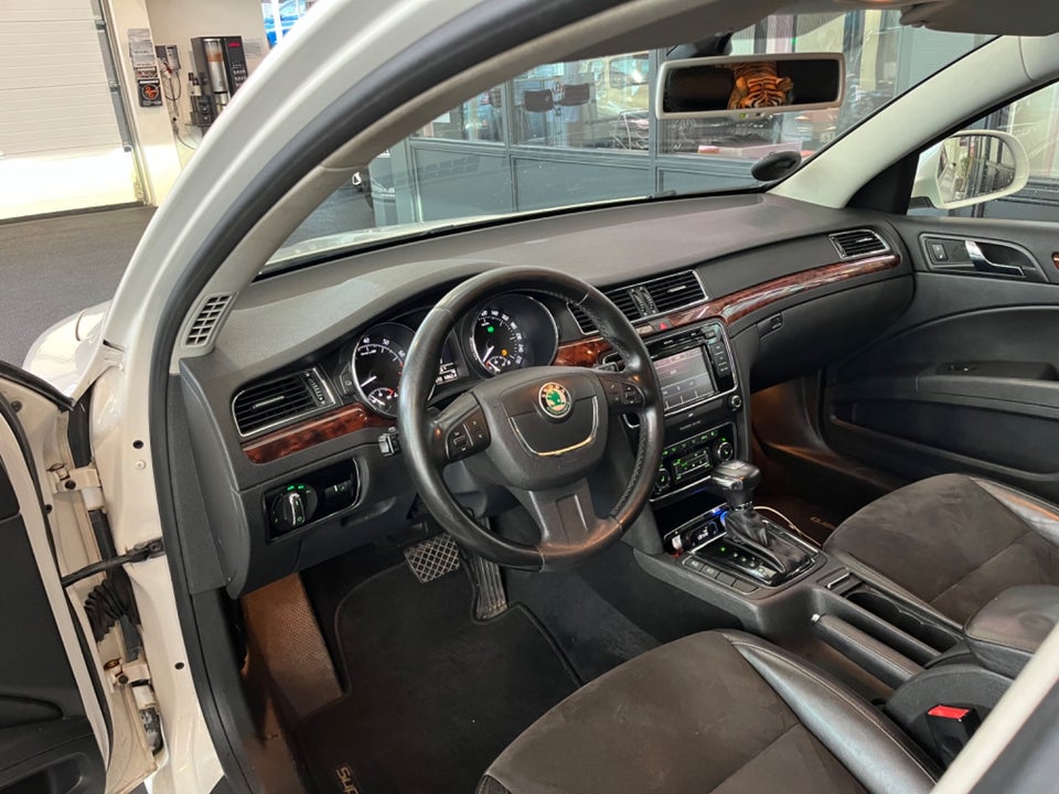 Skoda Superb 3,6 FSi Elegance Combi DSG 4x4 5d