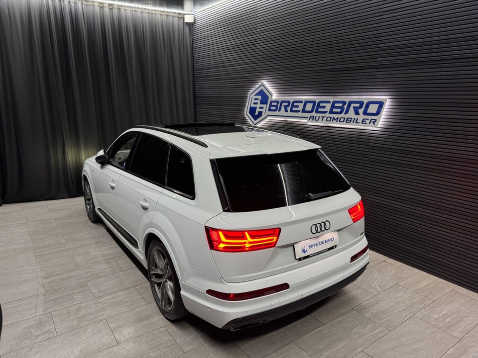 Audi Q7 3,0 TDi 272 S-line quattro Tiptr. 7prs 5d