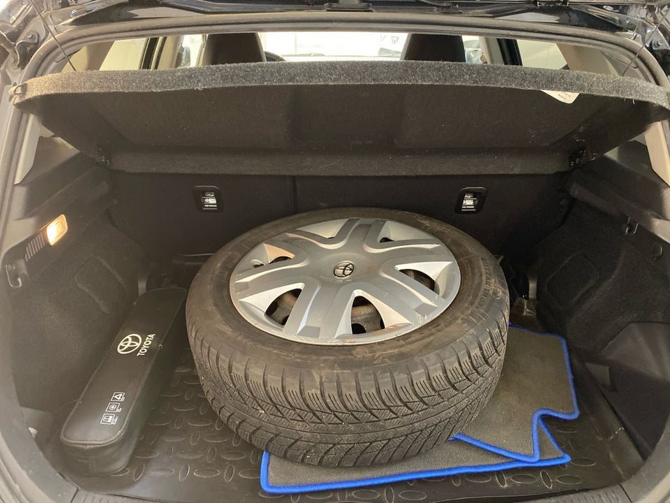 Toyota Auris 1,8 Hybrid H2 Selected CVT 5d