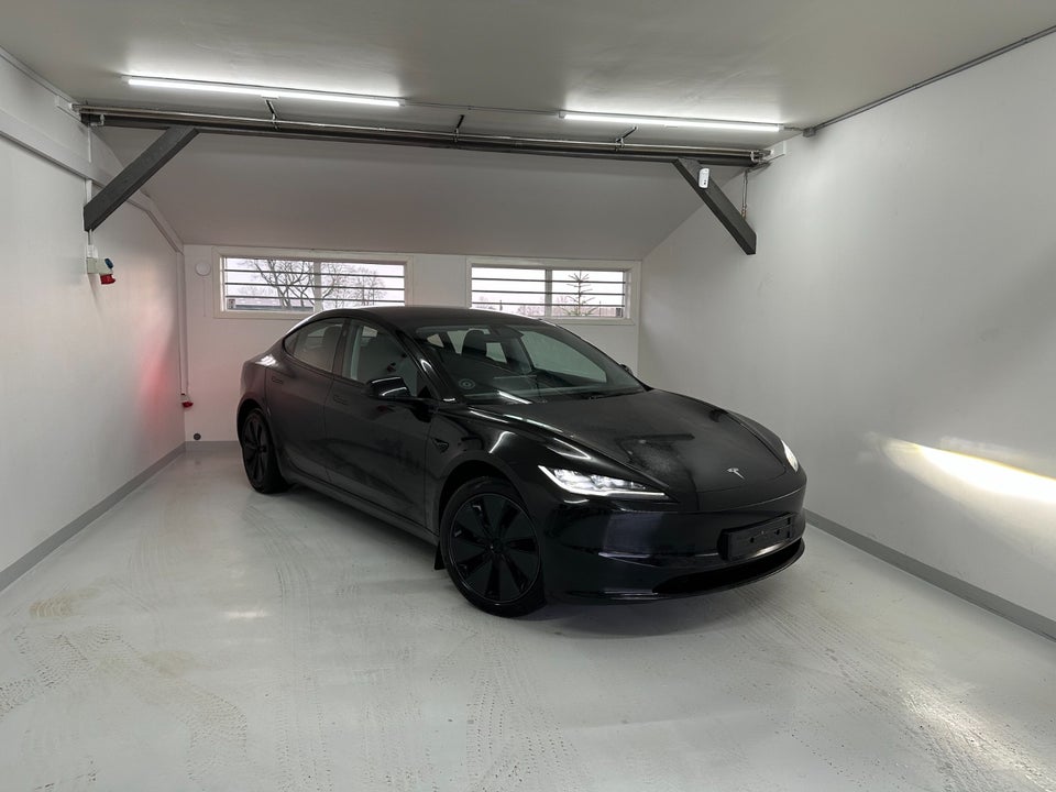 Tesla Model 3 RWD 4d
