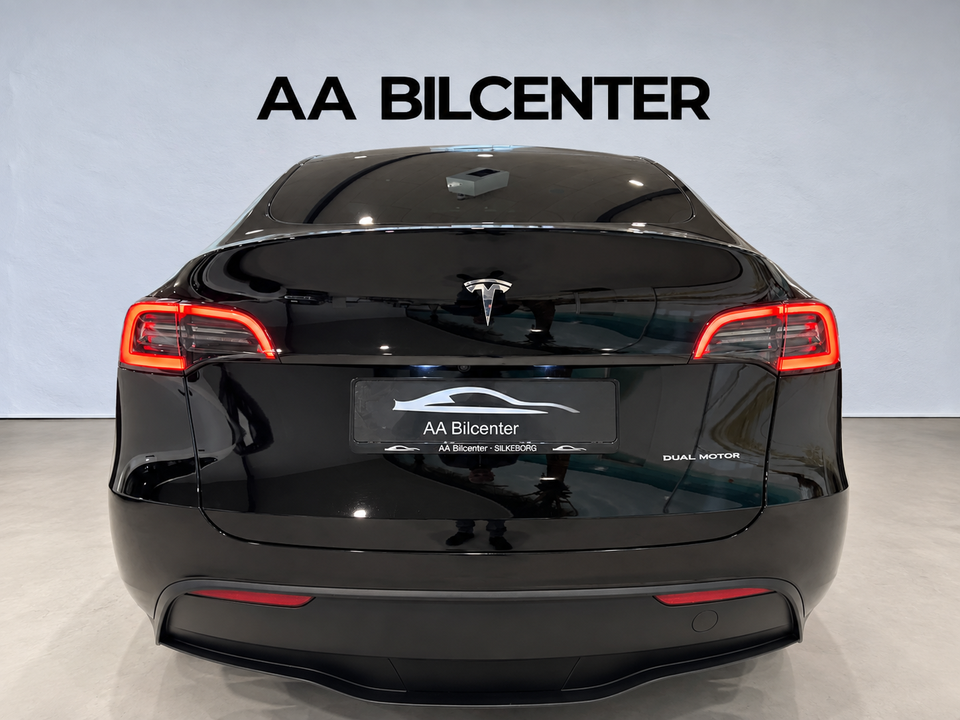 Tesla Model Y Long Range AWD 5d