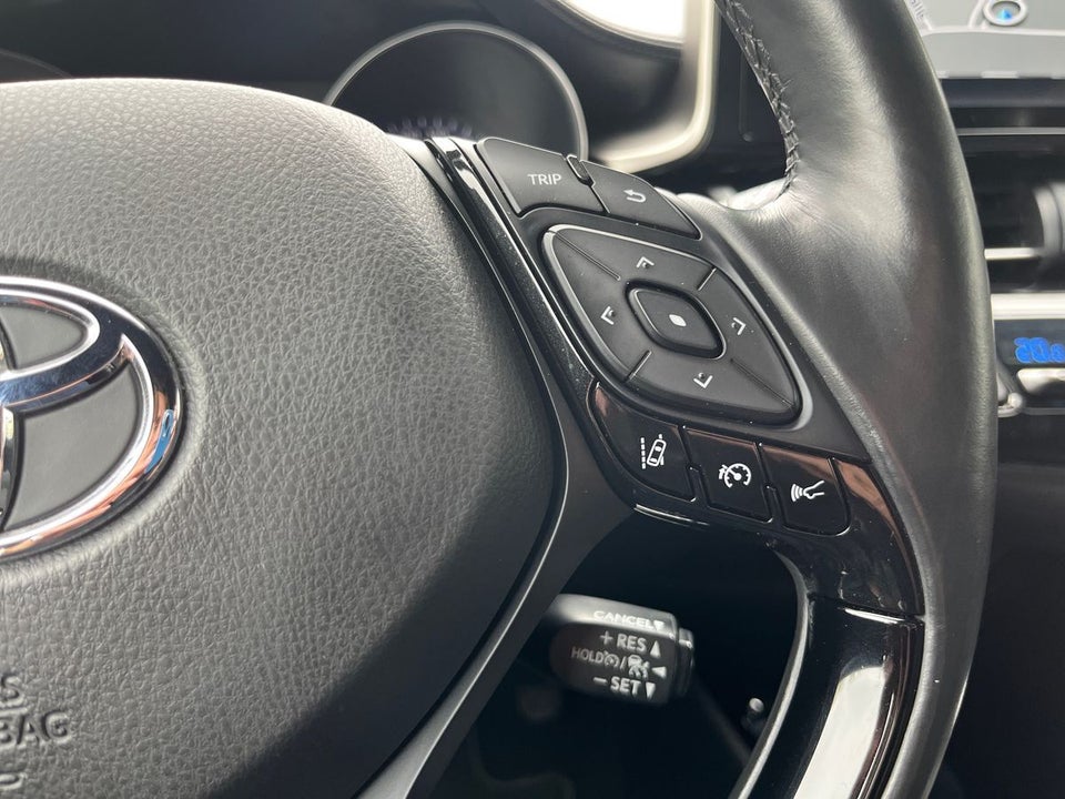 Toyota C-HR 1,8 Hybrid Premium Selected CVT 5d