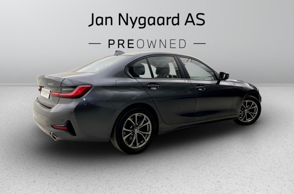 BMW 320i 2,0 Connected aut. 4d