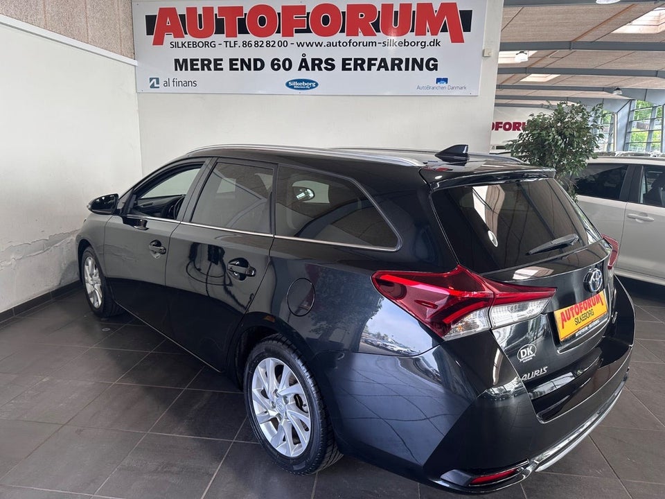 Toyota Auris 1,8 Hybrid H2 Comfort Touring Sports CVT Van 5d