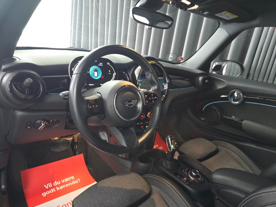 MINI Cooper SE Experience 3d