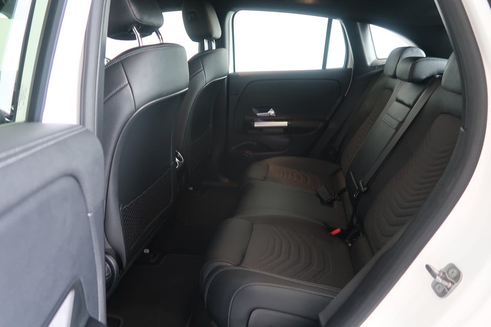 Mercedes EQA300 Progressive 4Matic 5d