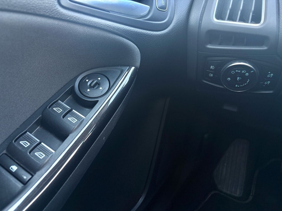 Ford Focus 1,0 EcoBoost Titanium 5d
