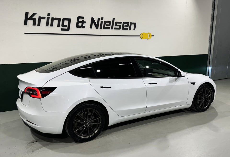 Tesla Model 3 Standard Range+ RWD 4d