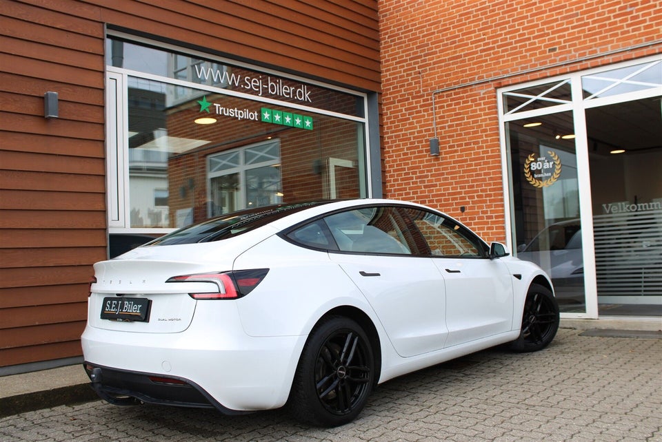 Tesla Model 3 Long Range AWD 4d