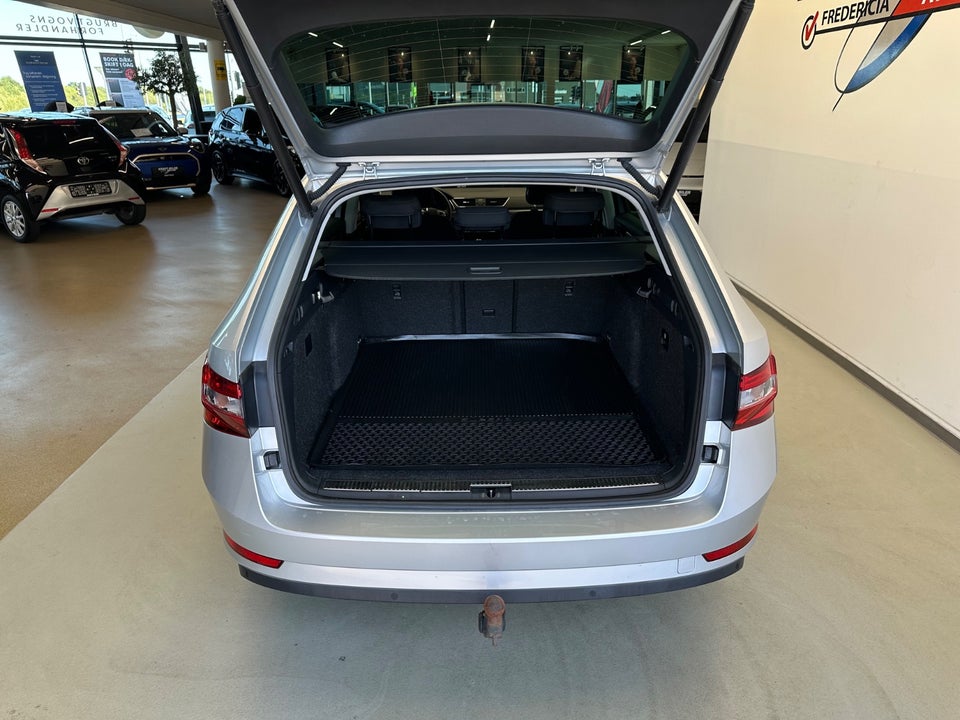 Skoda Superb 1,4 TSi iV Combi DSG 5d