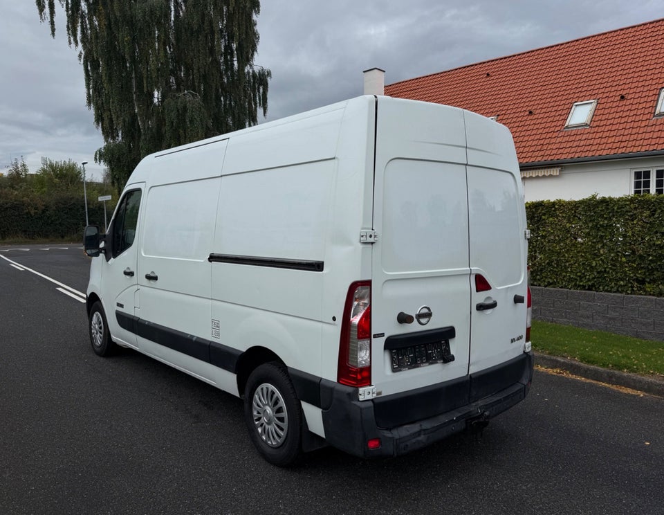 Nissan NV400 2,3 dCi 125 L2H2 Van 5d