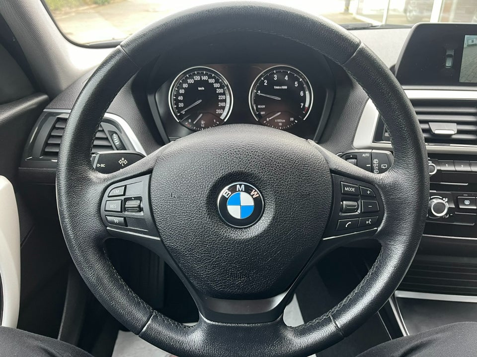 BMW 118i 1,5 Connected aut. 5d