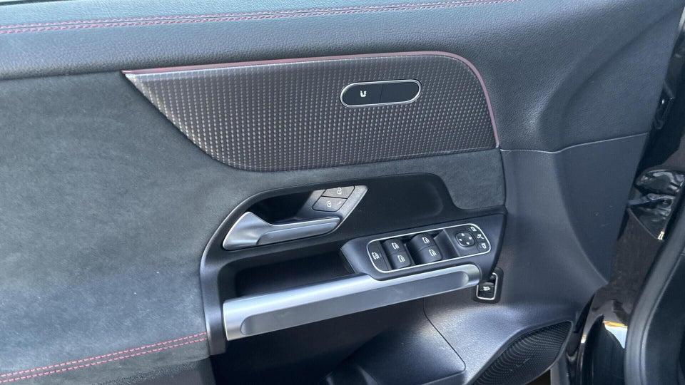 Mercedes EQB250 AMG Line 5d