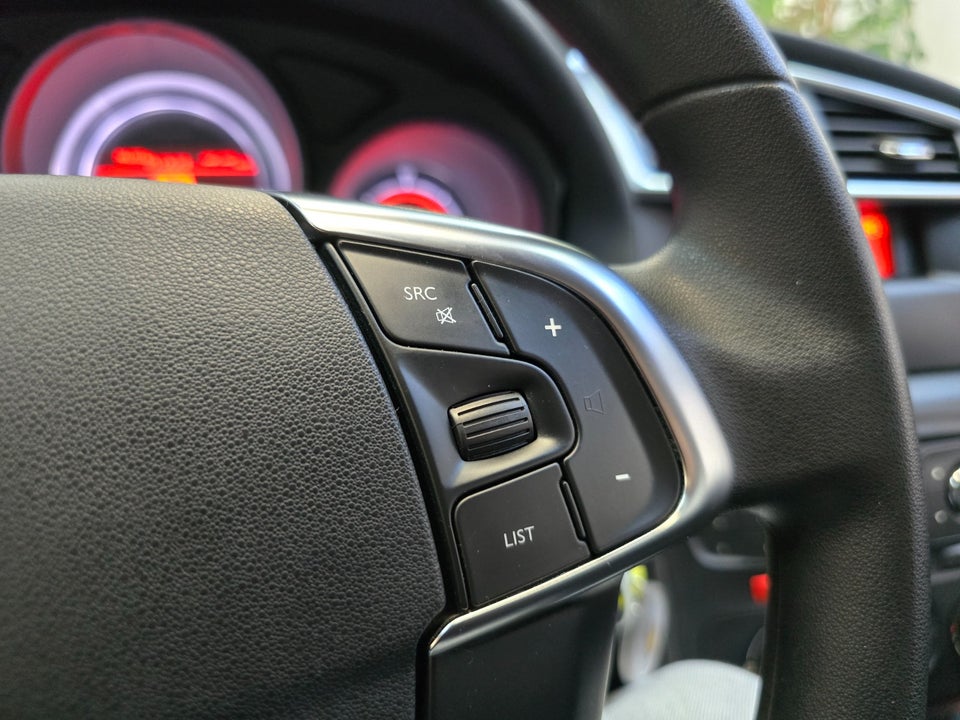 Citroën C4 1,4 VTi Attraction 5d