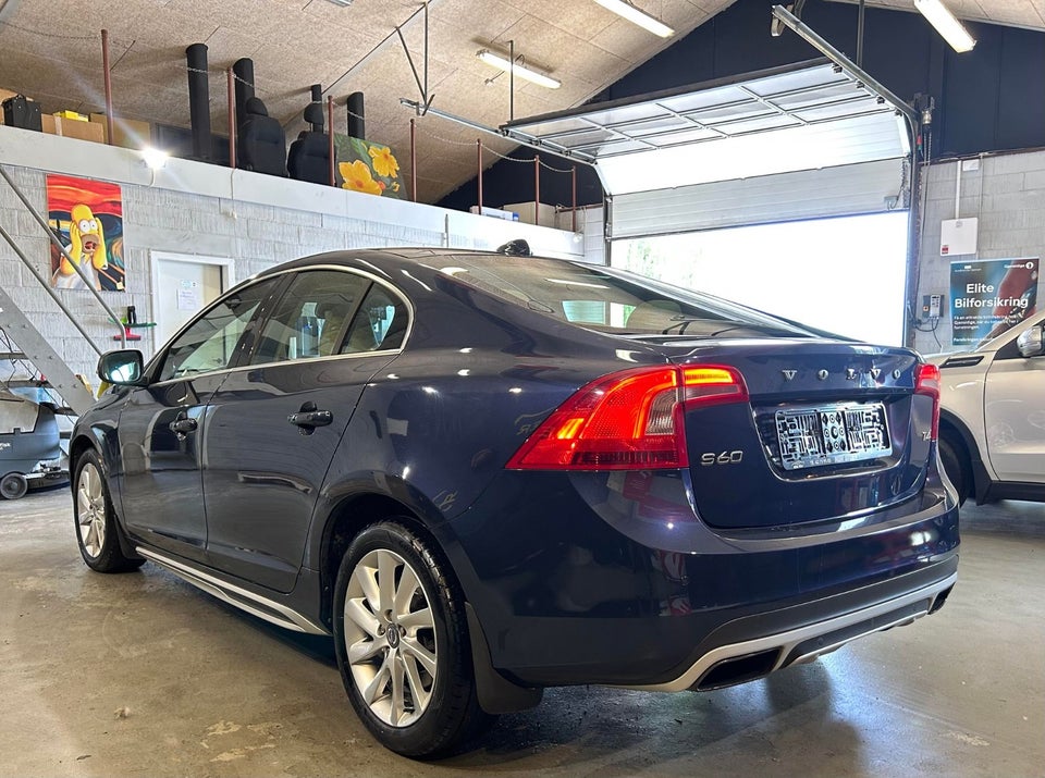 Volvo S60 1,6 T4 180 Summum 4d