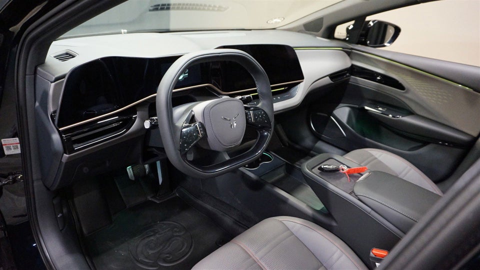 Hongqi EH7 111 Exclusive 4d