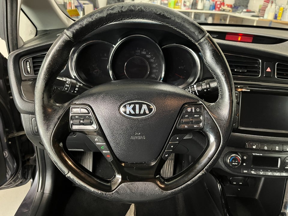 Kia Ceed 1,6 CRDi 128 Spring SW 5d