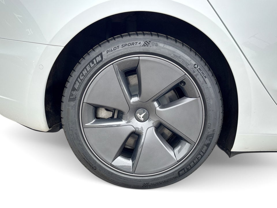 Tesla Model 3 Standard Range+ RWD 4d