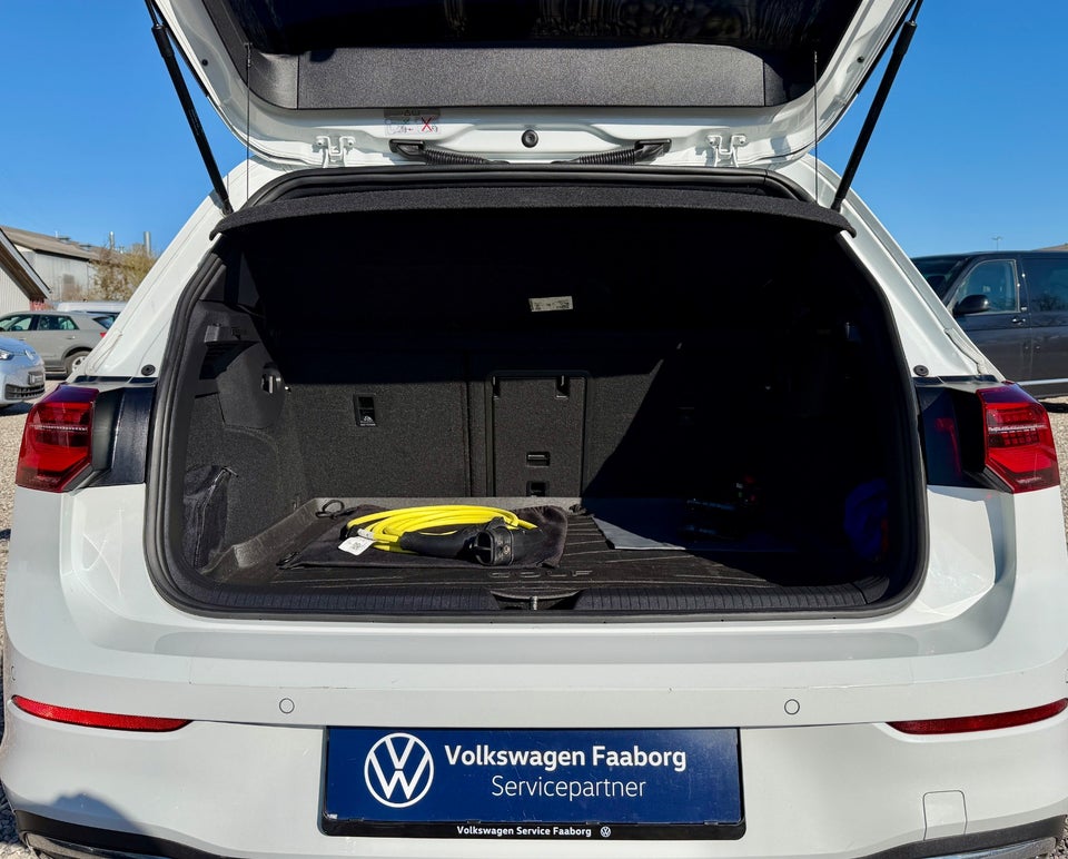 VW Golf VIII 1,4 GTE DSG 5d