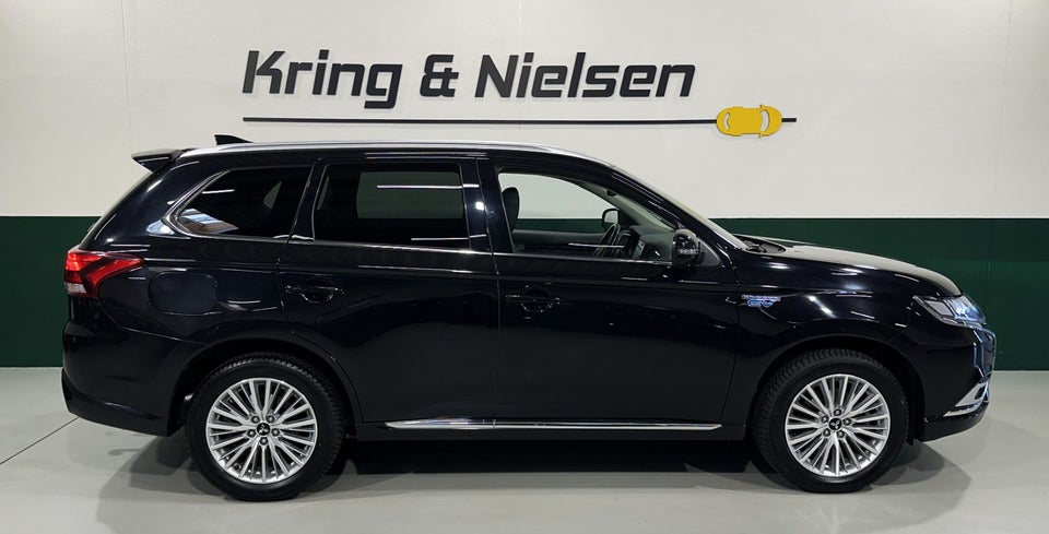 Mitsubishi Outlander 2,4 PHEV Luxury CVT 4WD 5d