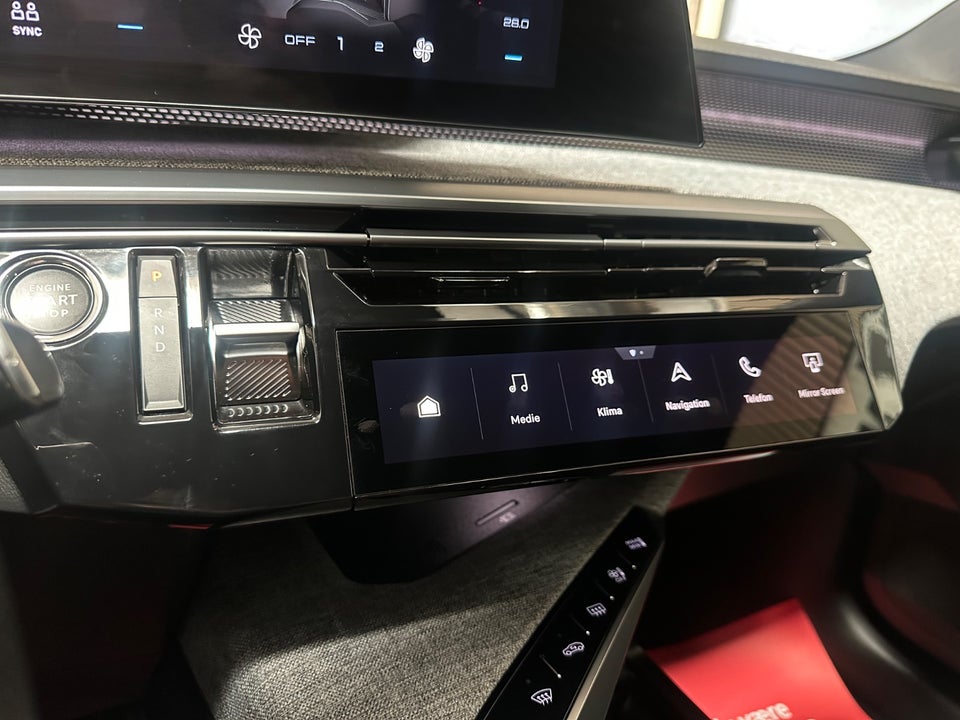 Peugeot e-3008 77 GT 5d
