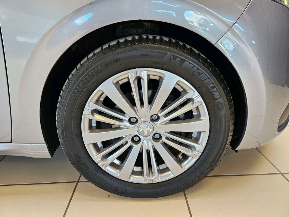 Peugeot 208 1,5 BlueHDi 100 Prestige Sky 5d