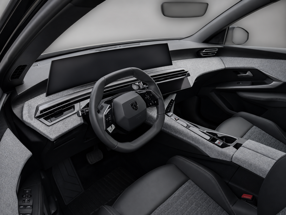 Peugeot e-3008 77 Allure 5d