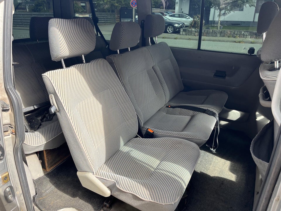 VW Caravelle 2,5 TDi 102 10prs 5d