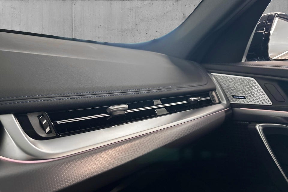 BMW iX1 eDrive20 M-Sport Pro 5d