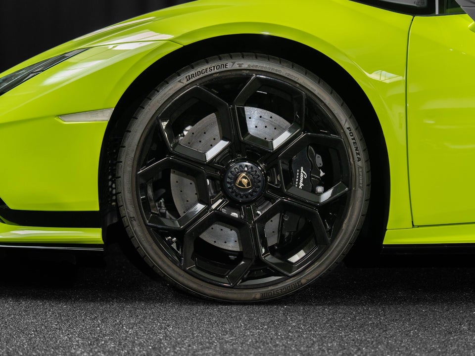 Lamborghini Huracan 5,2 Tecnica RWD 2d