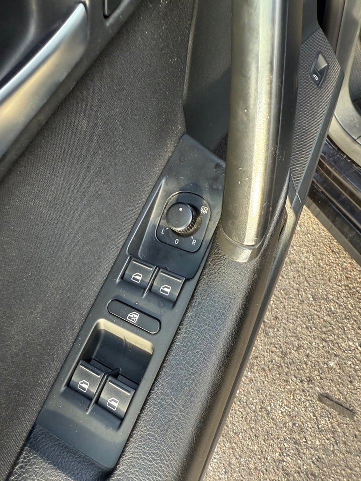 VW Passat 2,0 TDi 140 Highline Variant DSG BMT 5d